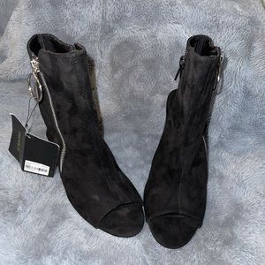Forever 21 Size 6 black heels